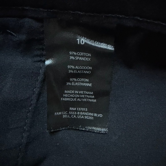 Banana Republic Pleated Front 5” Inseam Black Shorts - Picture 6 of 8